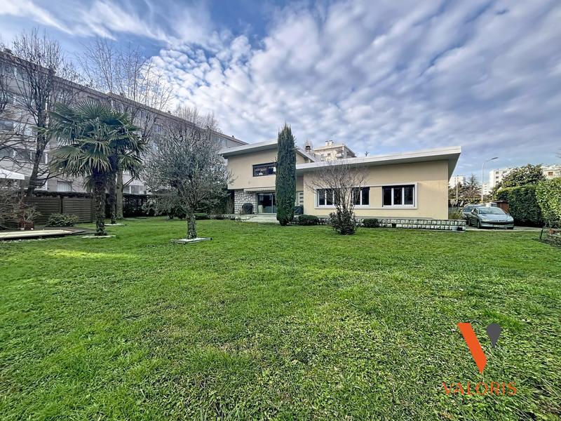 Maison - 171 m² - 6 pièces