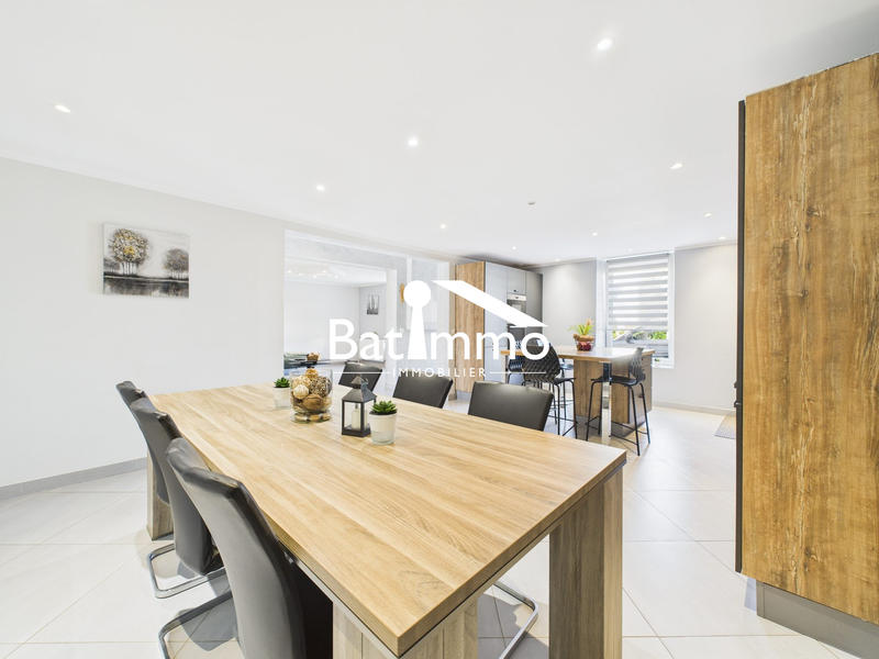 Maison - 245 m² - 8 pièces