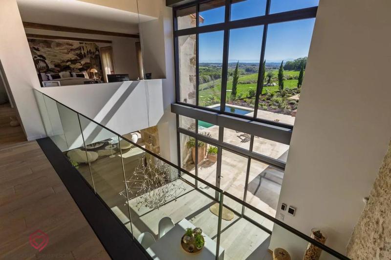 Maison - 233 m² - 5 pièces