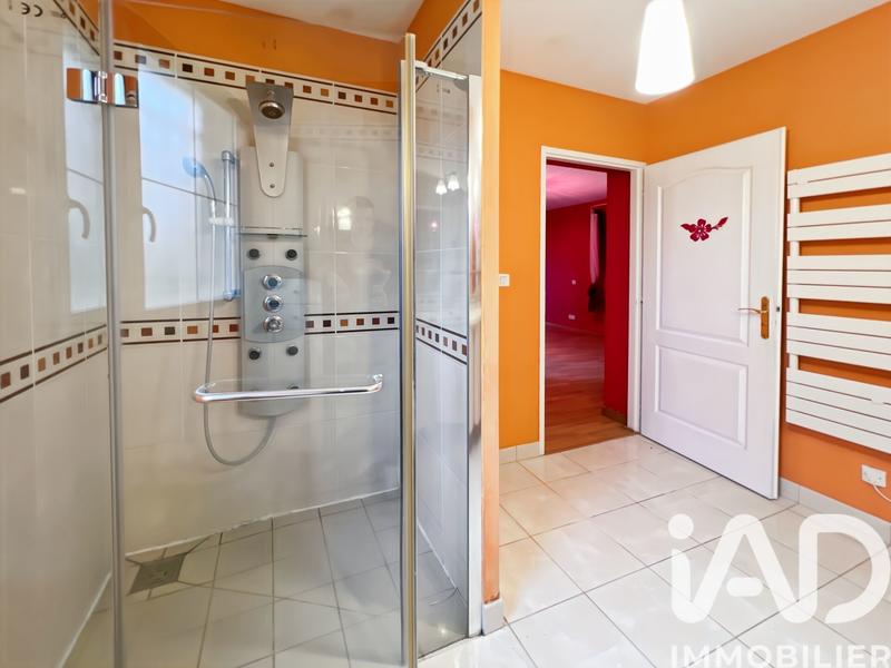 Maison - 239 m² - 8 pièces