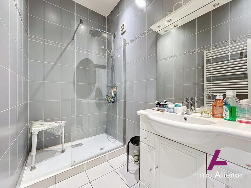 Appartement - 99 m² - 5 pièces