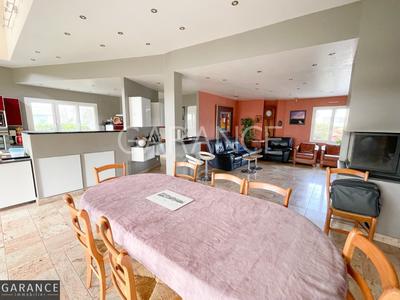 Maison - 211 m² - 6 pièces