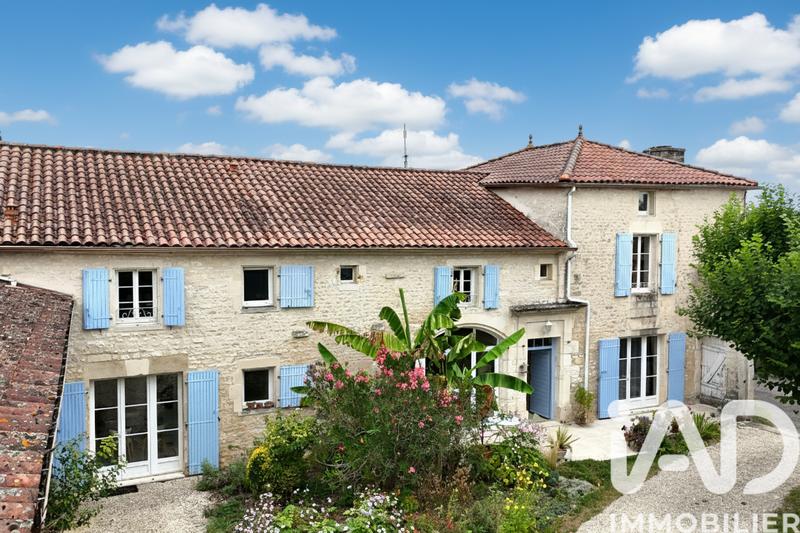 Maison de village - 279 m² - 10 pièces