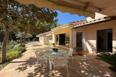 Maison - 260 m² - 9 pièces