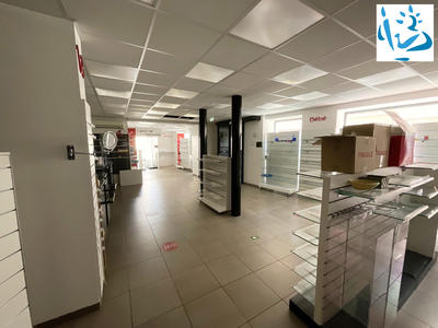 Local commercial - 145 m² - 6 pièces