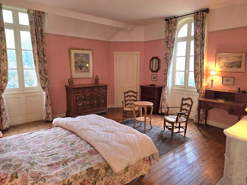 Demeure - 417 m² - 12 pièces