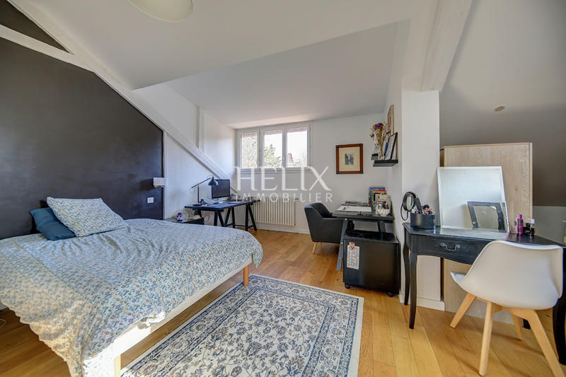 Maison - 250 m² - 8 pièces