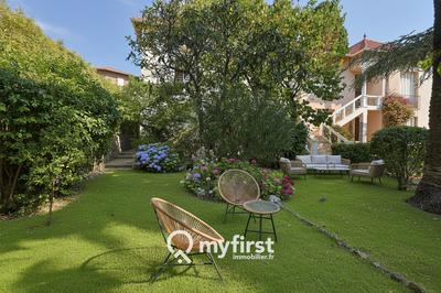 Maison - 202 m² - 6 pièces