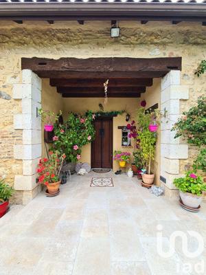 Maison - 202 m² - 6 pièces