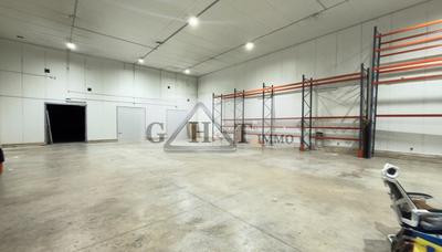 Entrepôt - 1 965 m²