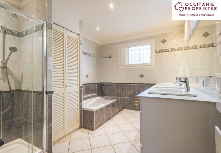 Villa - 270 m² - 8 pièces