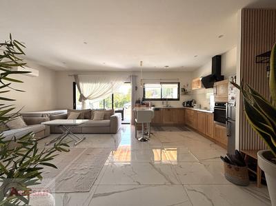 Villa - 100 m² - 4 pièces