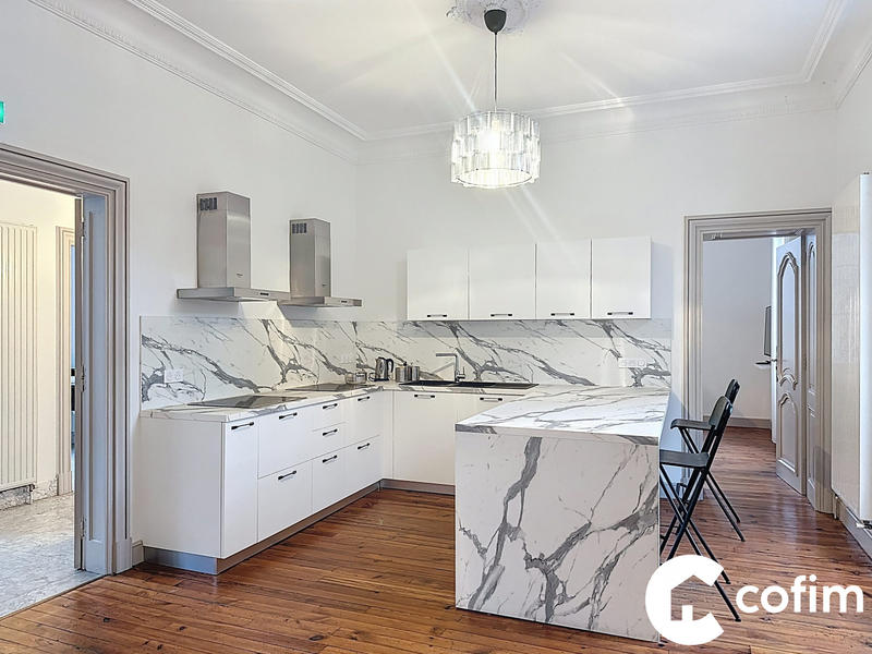 Maison - 380 m² - 14 pièces