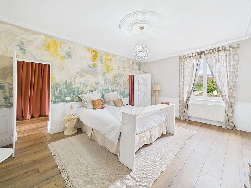 Maison - 270 m² - 7 pièces