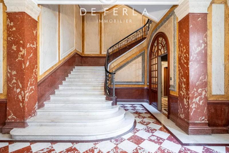 Appartement - 368 m² - 9 pièces