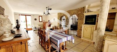 Demeure - 259 m² - 11 pièces