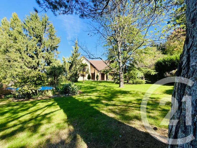 Maison - 216 m² - 7 pièces