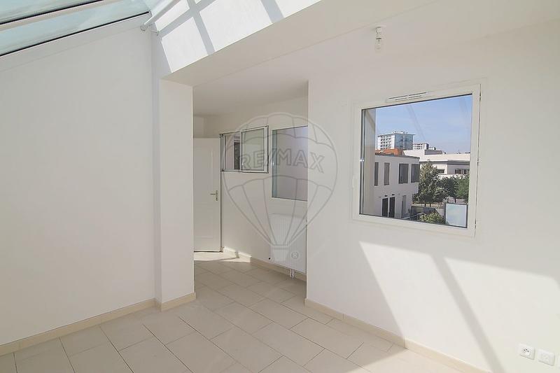 Maison - 169 m² - 8 pièces