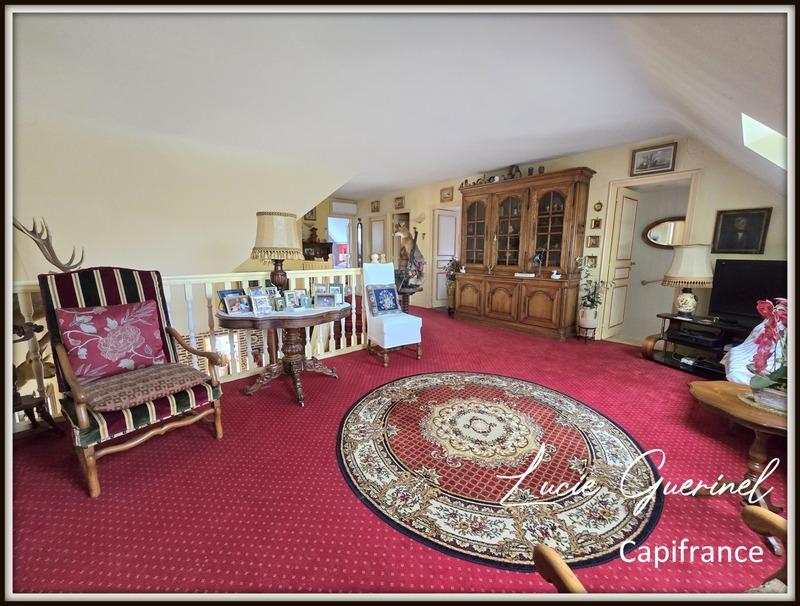 Maison - 246 m² - 10 pièces