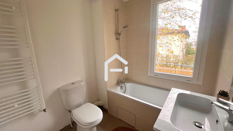 Appartement - 93 m² - 5 pièces