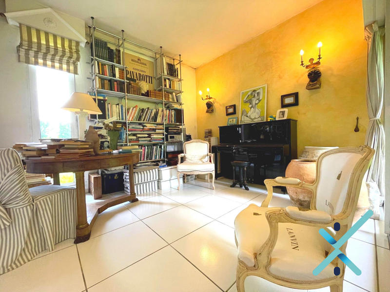 Maison contemporaine - 252 m² - 11 pièces