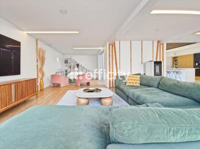 Villa - 208 m² - 9 pièces