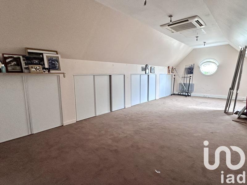 Maison - 255 m² - 8 pièces