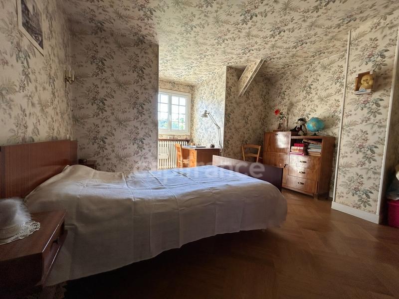 Maison - 252 m² - 7 pièces