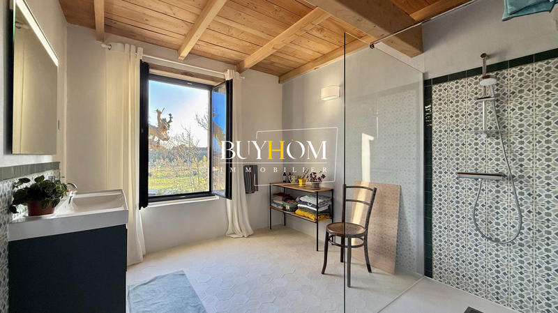 Mas - 380 m² - 12 pièces