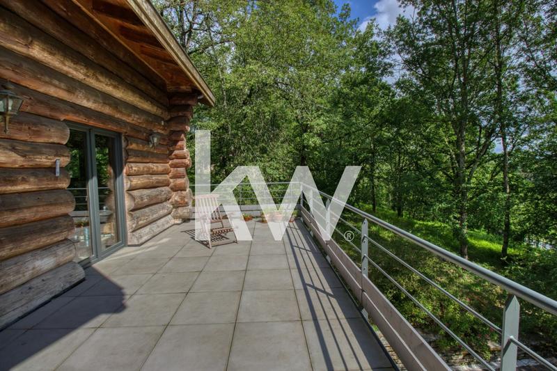 Maison - 260 m² - 8 pièces