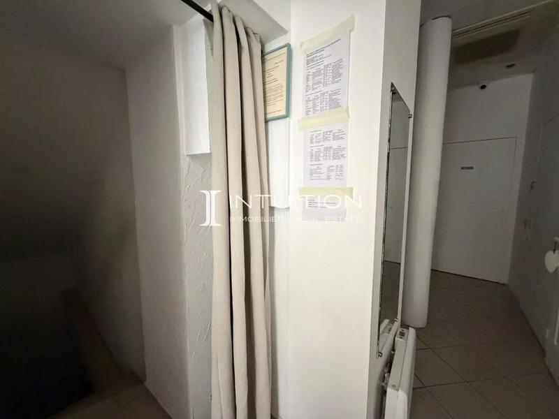 Local commercial - 82 m² - 8 pièces