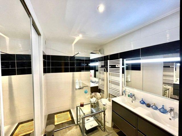 Appartement ancien - 87 m² - 4 pièces