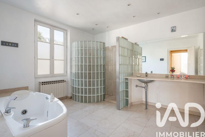 Maison - 292 m² - 8 pièces