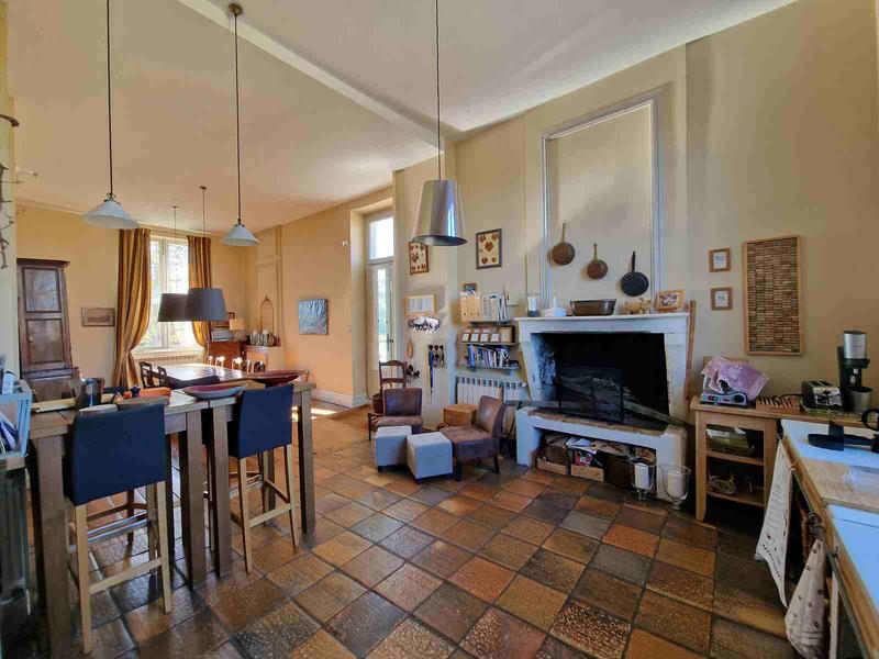 Propriété - 353 m² - 11 pièces