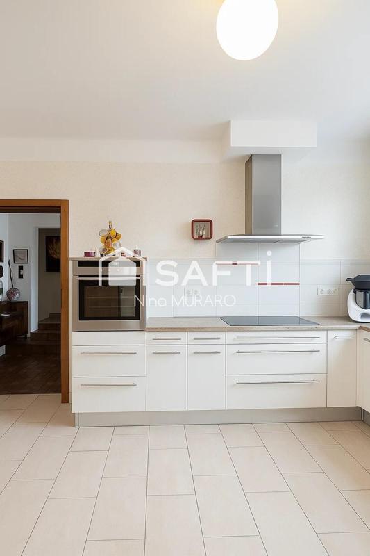 Maison - 220 m² - 6 pièces