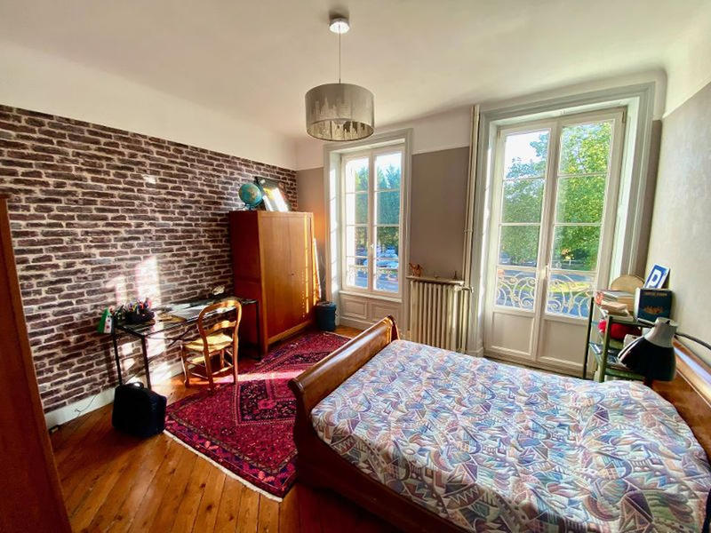 Maison bourgeoise - 250 m² - 9 pièces