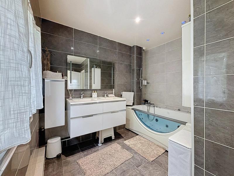 Maison - 125 m² - 8 pièces