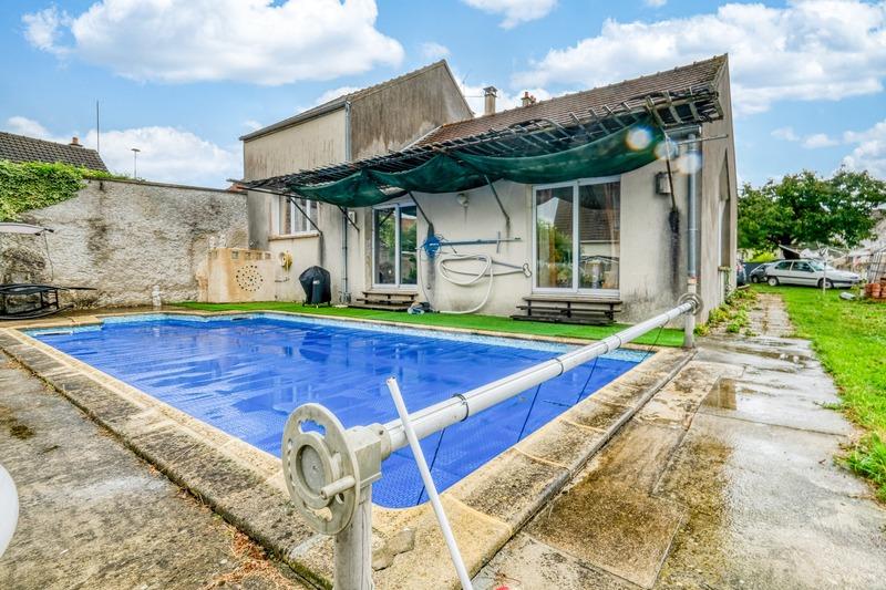 Maison - 261 m² - 10 pièces