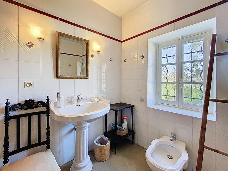 Mas - 400 m² - 13 pièces