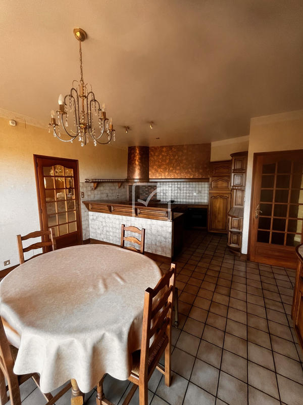 Maison - 290 m² - 11 pièces