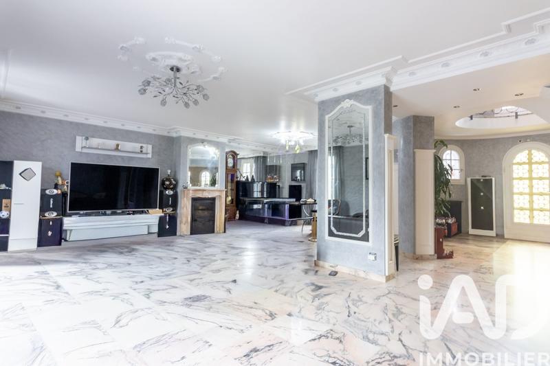 Maison - 307 m² - 10 pièces