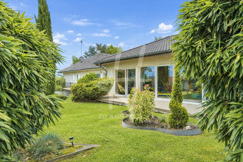 Maison - 300 m² - 6 pièces