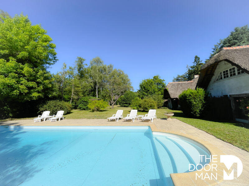 Maison - 350 m² - 15 pièces