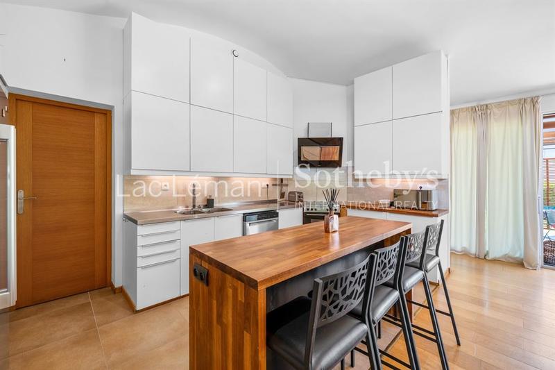 Maison - 238 m² - 8 pièces