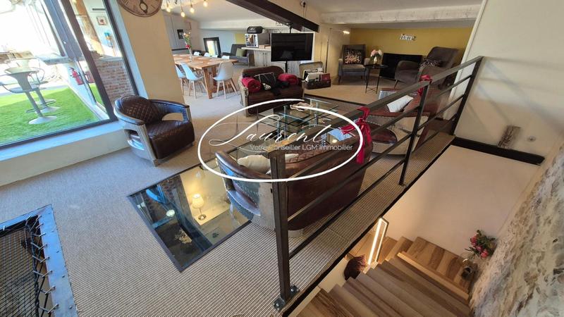 Maison - 243 m² - 8 pièces