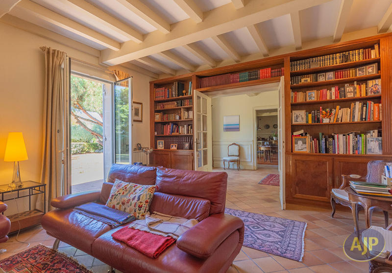 Maison - 268 m² - 8 pièces