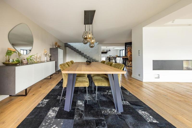 Maison - 250 m² - 8 pièces