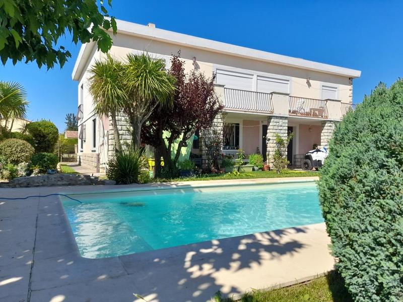 Propriété - 217 m² - 7 pièces