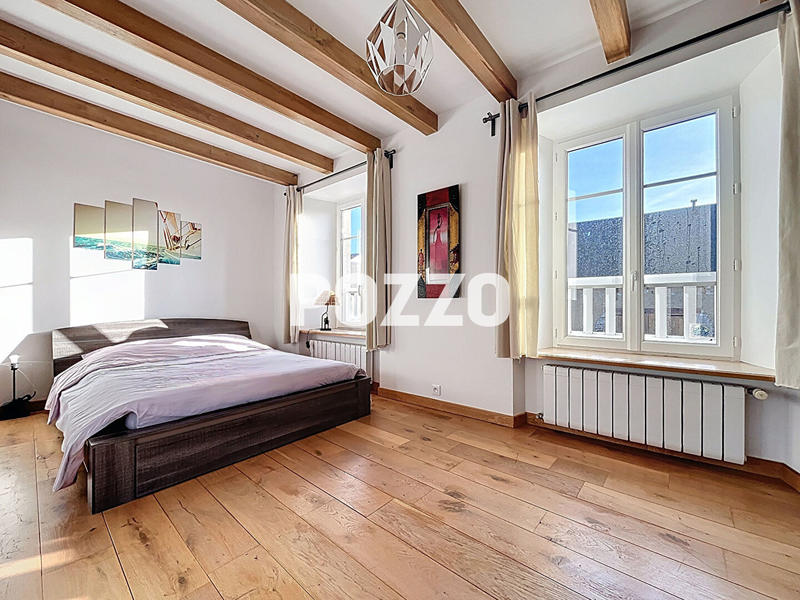 Maison - 215 m² - 8 pièces