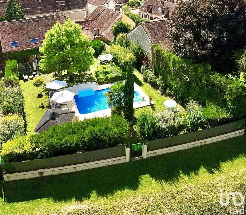 Maison - 215 m² - 7 pièces